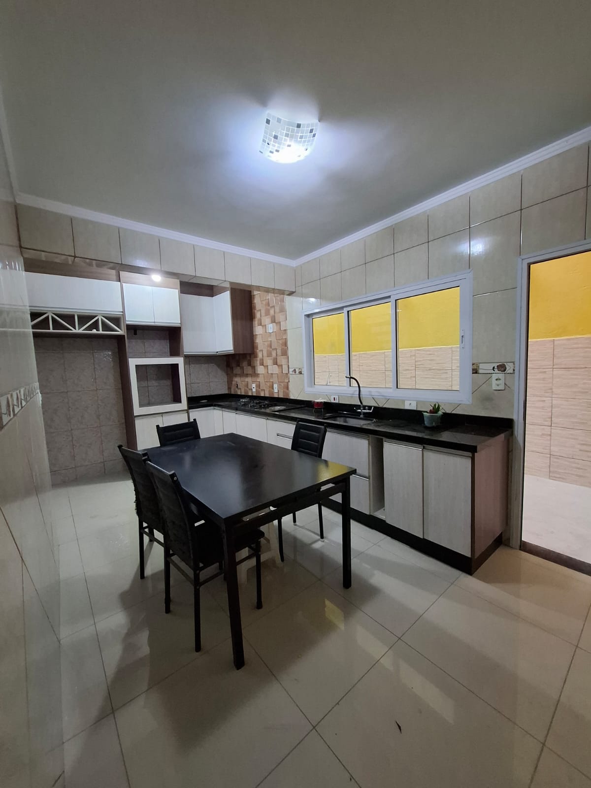 Casa com 3 quartos sendo 1 suite para locação, 120m2 - Barreto - Arujá-SP