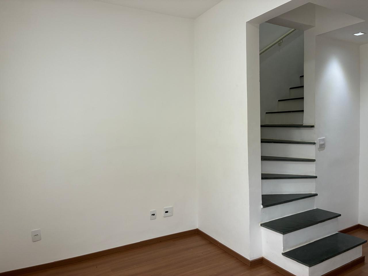 Casa com 2 quartos e 2 banheiros para locação, 70m2 - Centro residencial - Arujá-SP