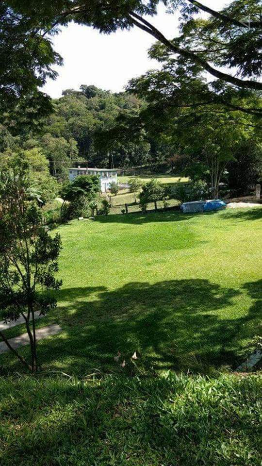 Chácara para Venda ou Locação  em Arujá – 10.000 m² com 5 Suítes, Piscina e Campo de Futebol