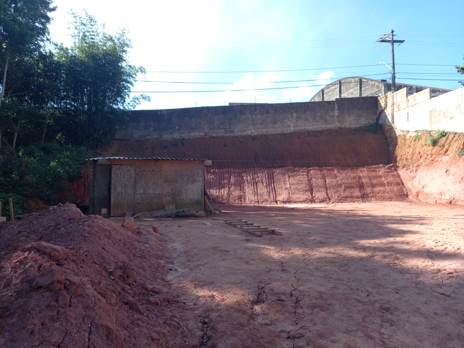 Terreno a venda localizado no condomínio Arujazinho I, II e III, Arujá-SP!