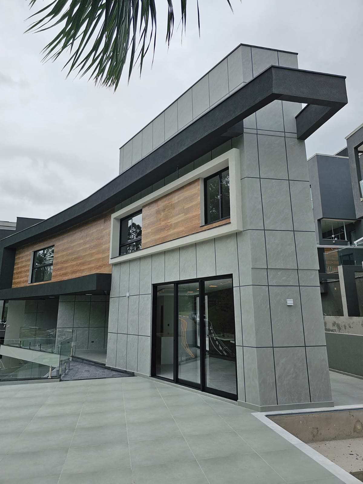 Casa a venda localizada no condomínio Real Park em Arujá-SP!