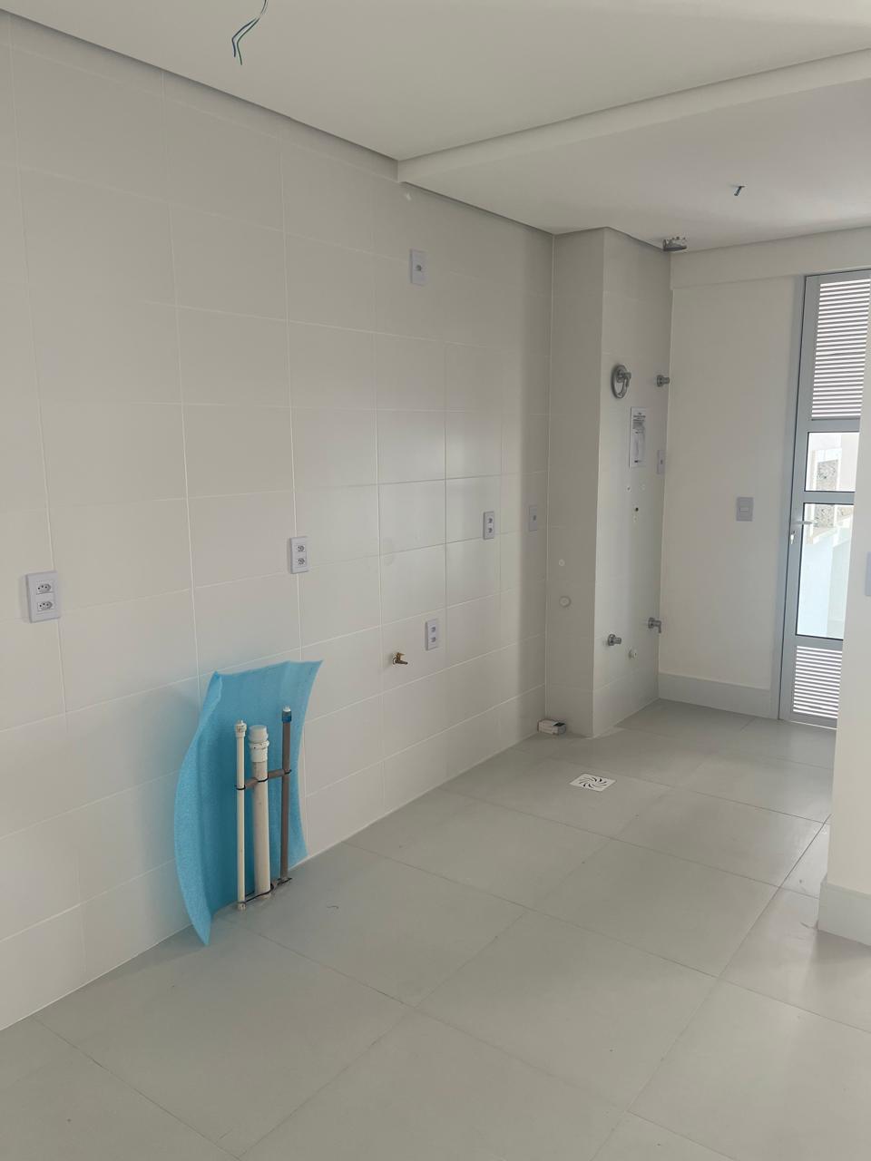 Apartamento PÉ NA AREIA em Home Club NOVO em Piçarras