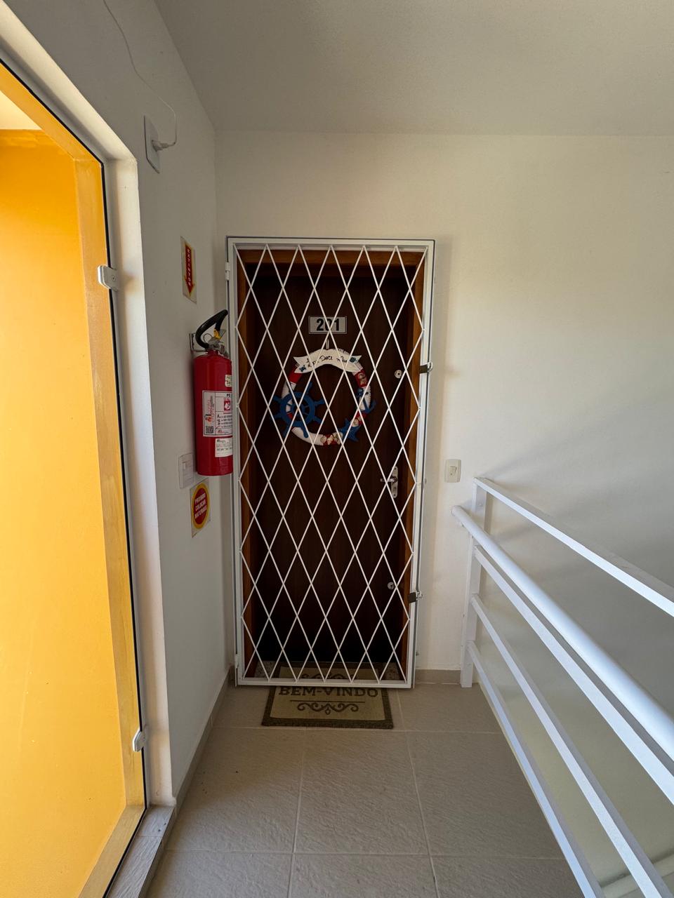 Apartamento MOBILIADO a 300 m da praia em ITAJUBA