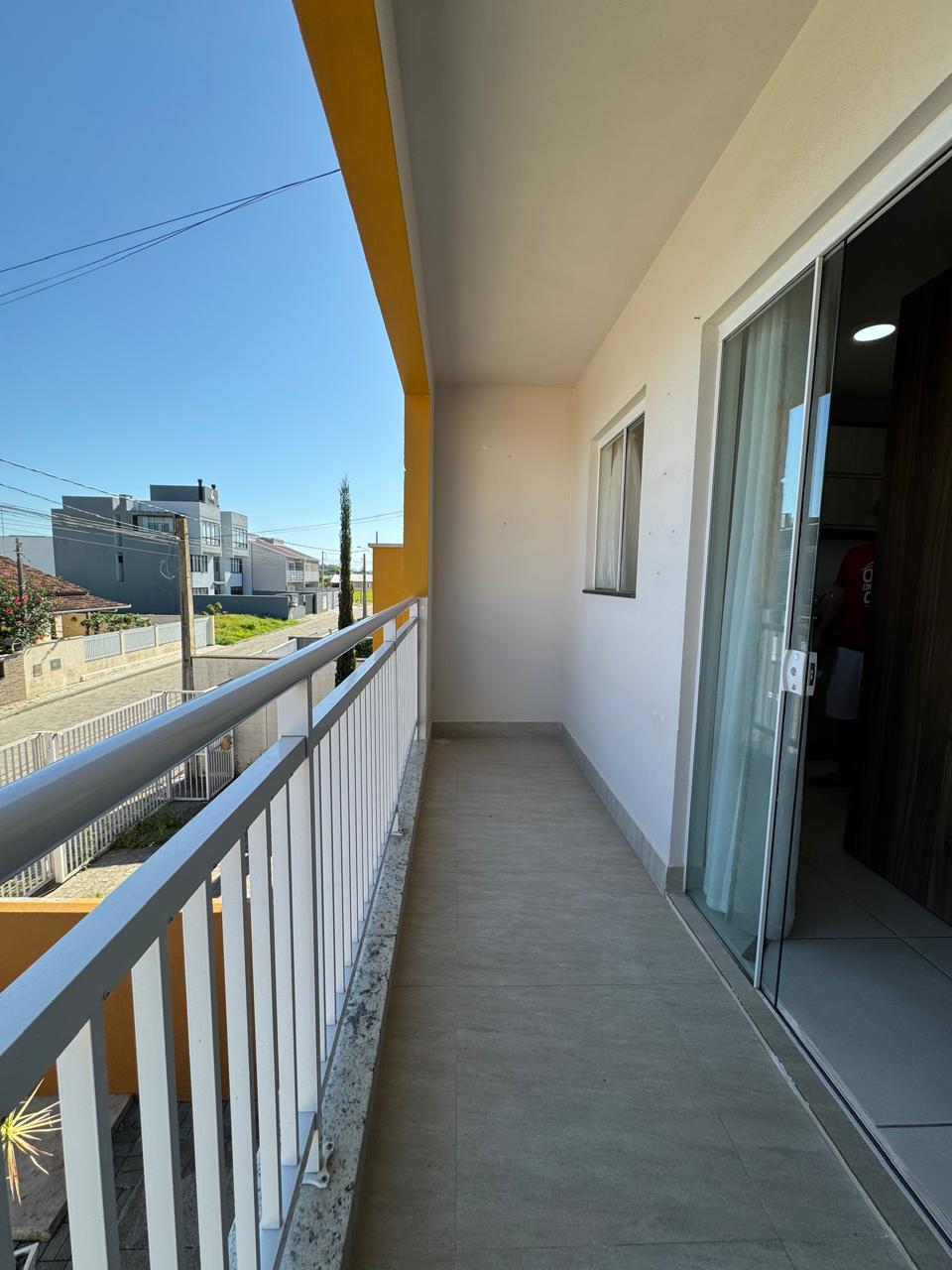 Apartamento MOBILIADO a 300 m da praia em ITAJUBA