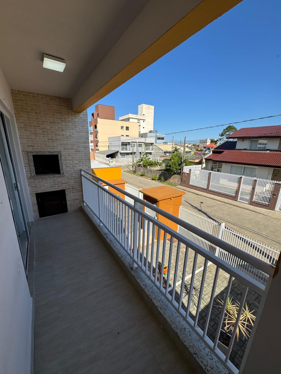 Apartamento MOBILIADO a 300 m da praia em ITAJUBA