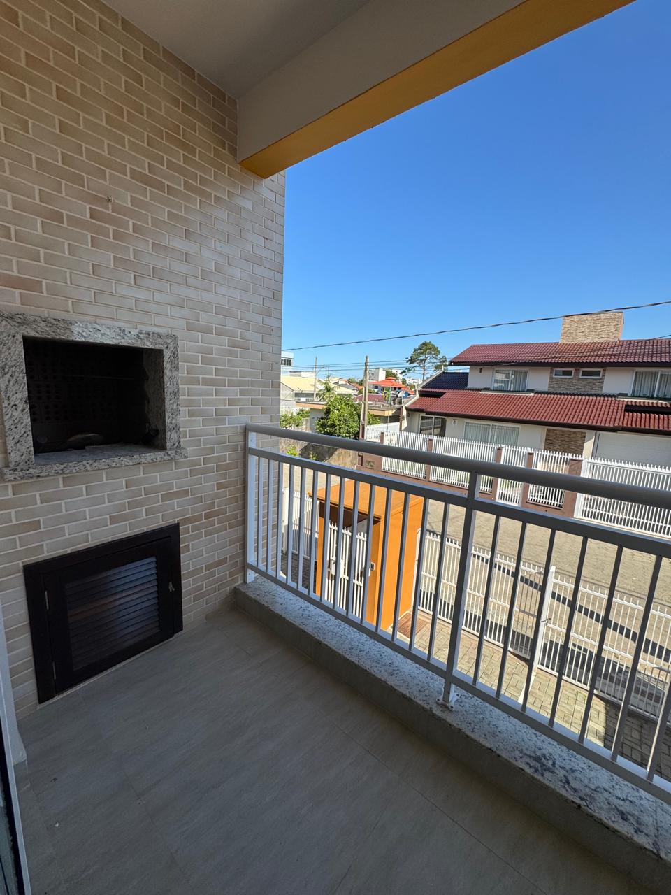 Apartamento MOBILIADO a 300 m da praia em ITAJUBA
