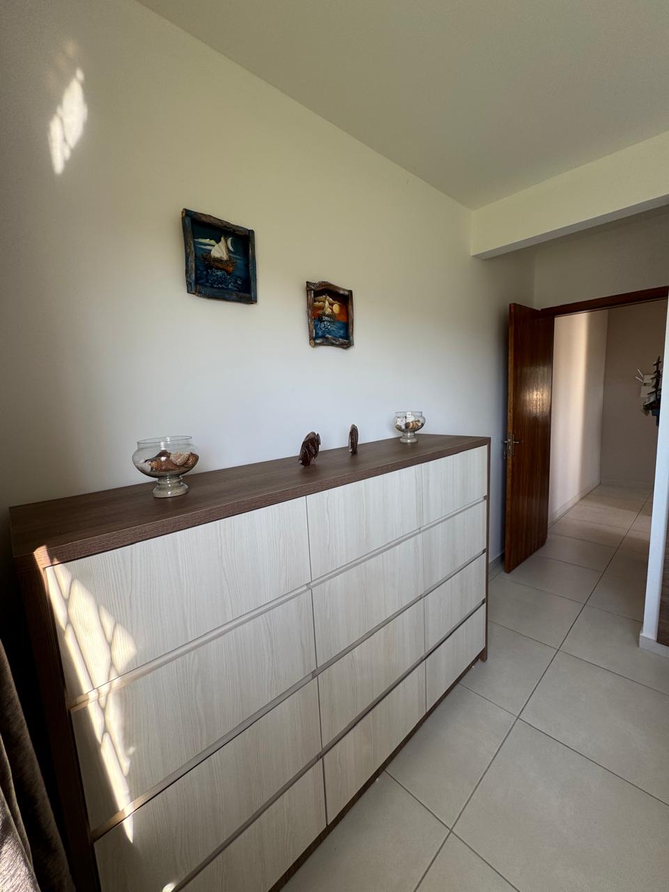 Apartamento MOBILIADO a 300 m da praia em ITAJUBA