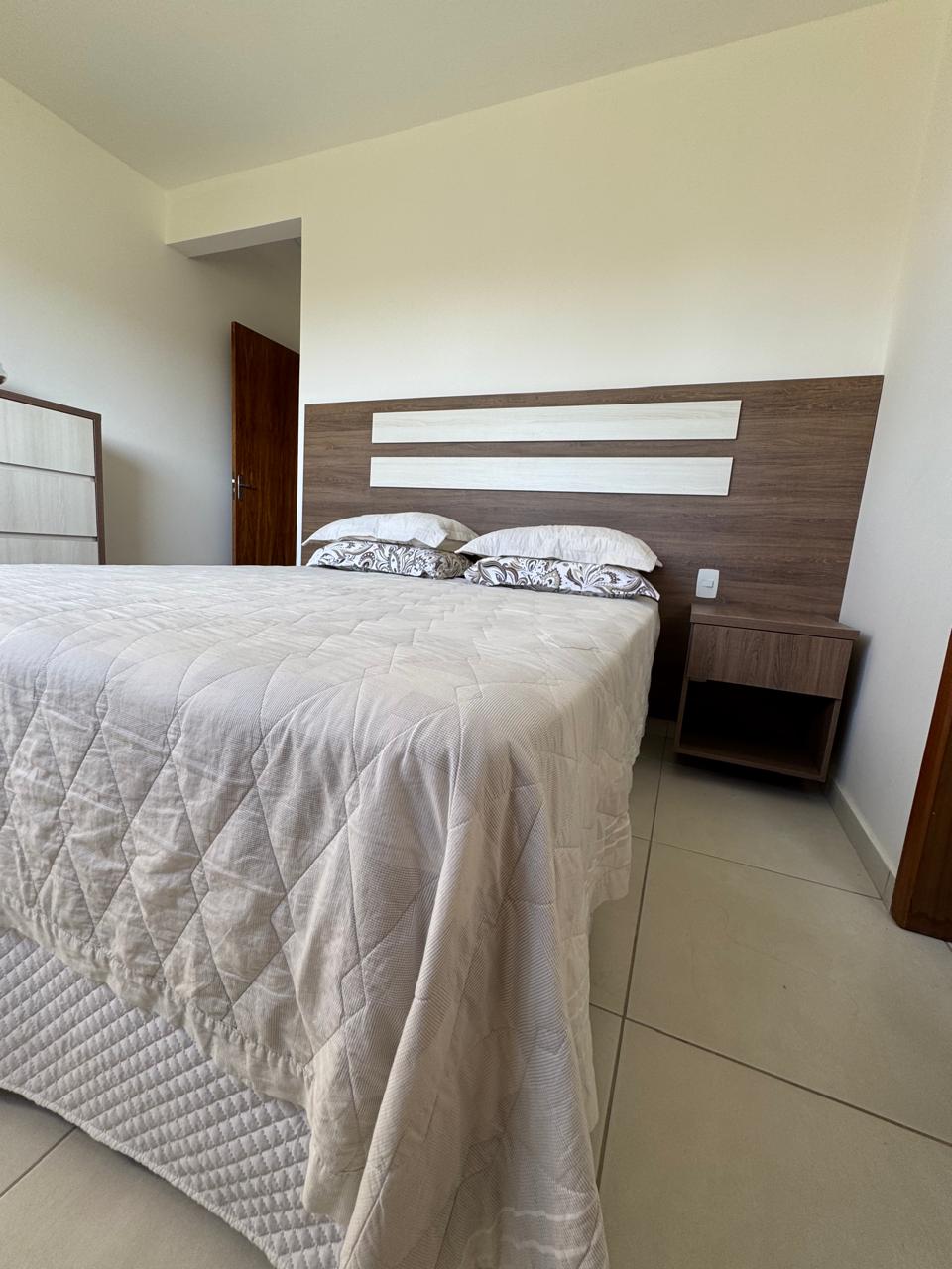 Apartamento MOBILIADO a 300 m da praia em ITAJUBA
