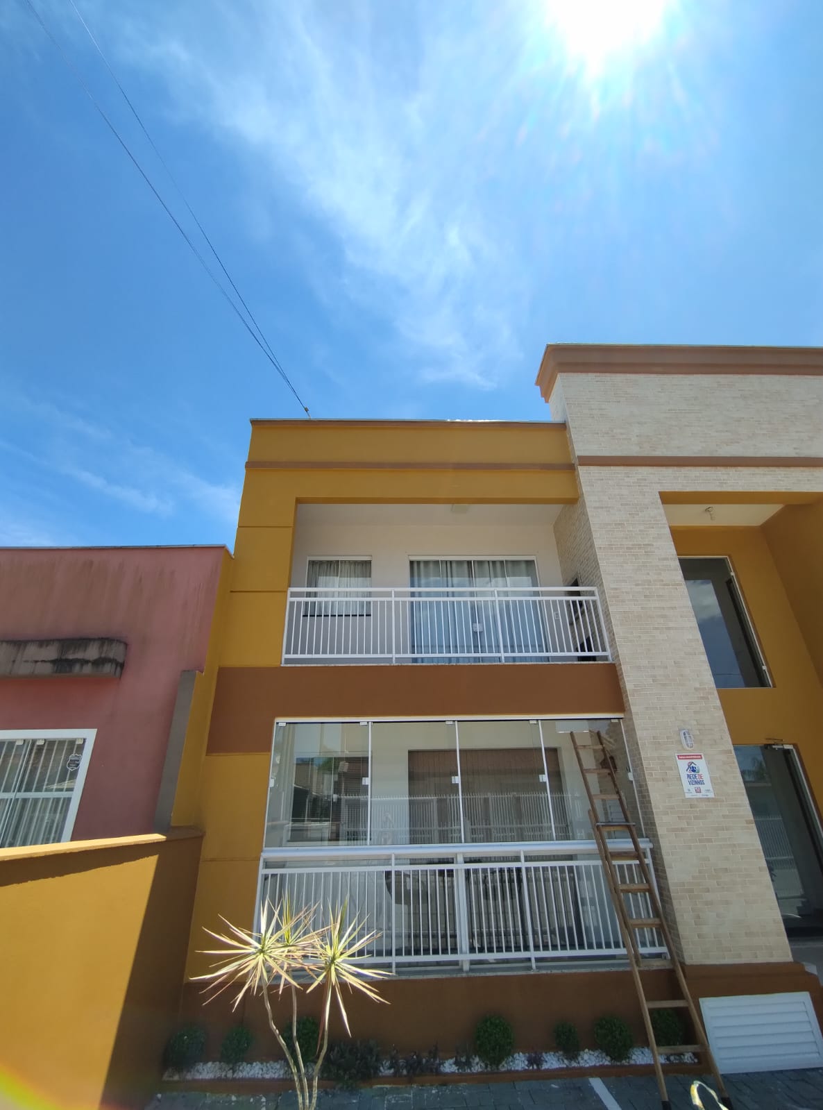 Apartamento MOBILIADO a 300 m da praia em ITAJUBA