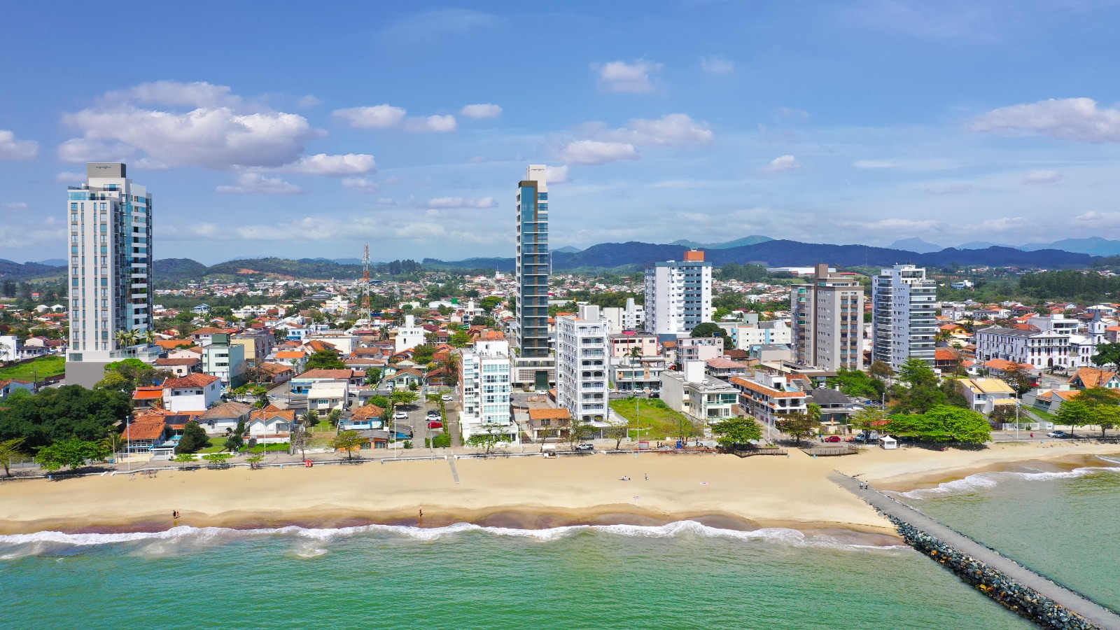 Apartamento ALTO PADRÃO no Centro de Piçarras - VISTA MAR