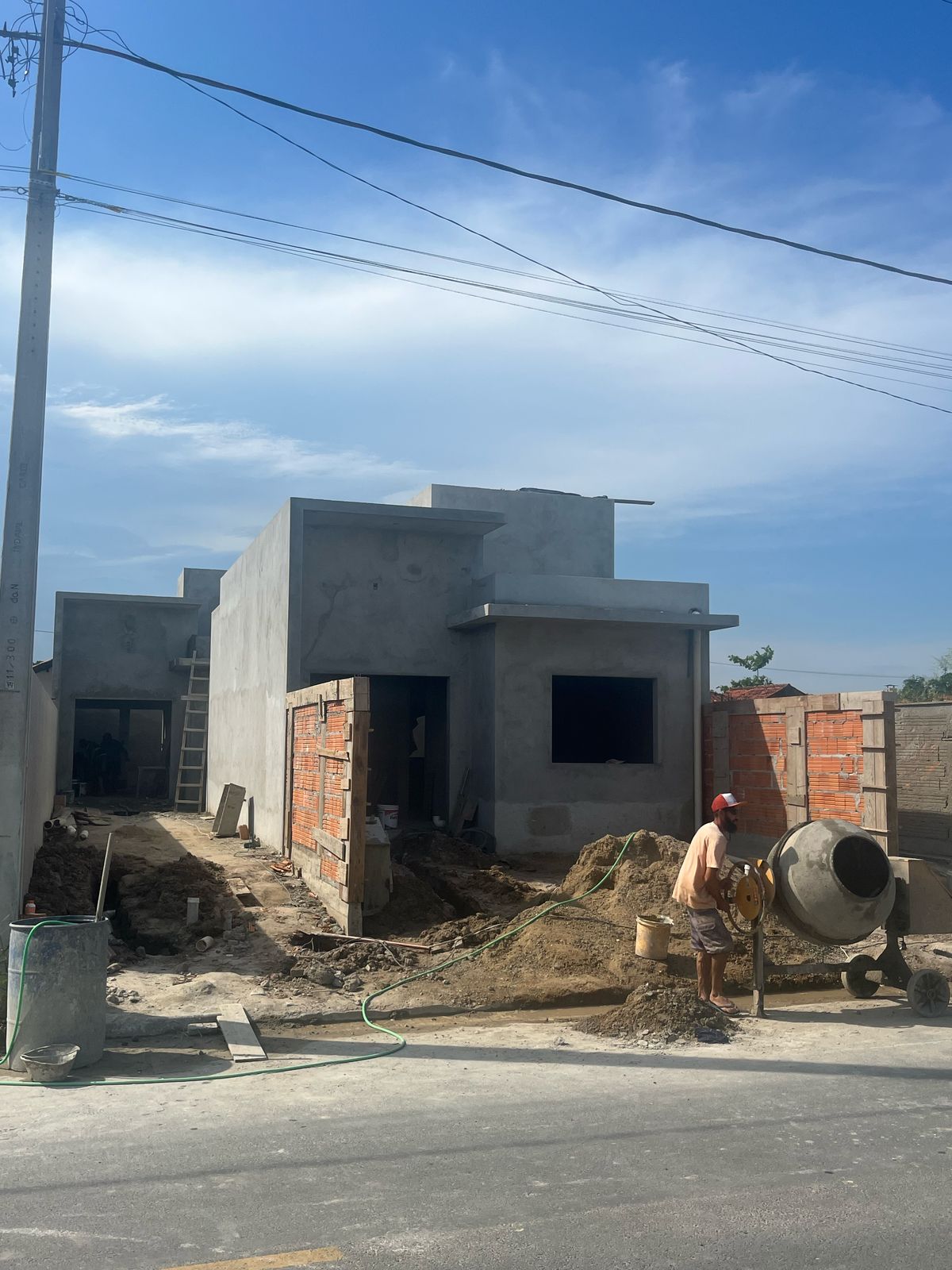 Casa geminada em Itajuba - Pé-direito DUPLO no living!