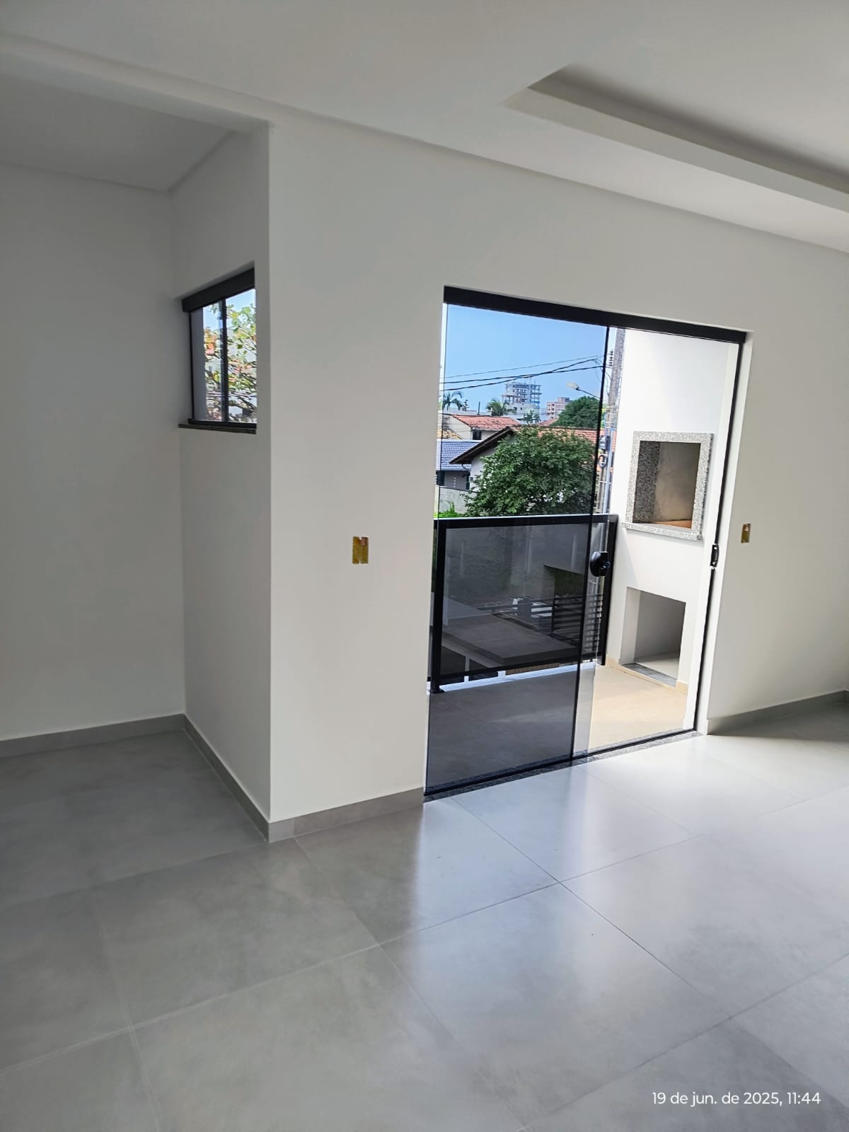 Apartamento EM ITAJUBA com 3 DORMITÓRIOS a 550 m da praia - VALOR PROMOCIONAL POR TEMPO LIMITADO
