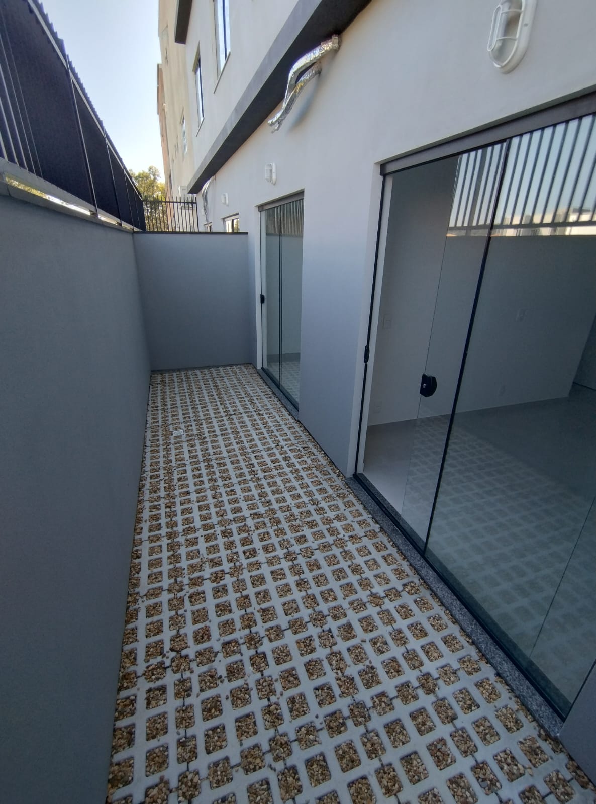 Apartamento EM ITAJUBA com 3 DORMITÓRIOS a 550 m da praia - VALOR PROMOCIONAL POR TEMPO LIMITADO