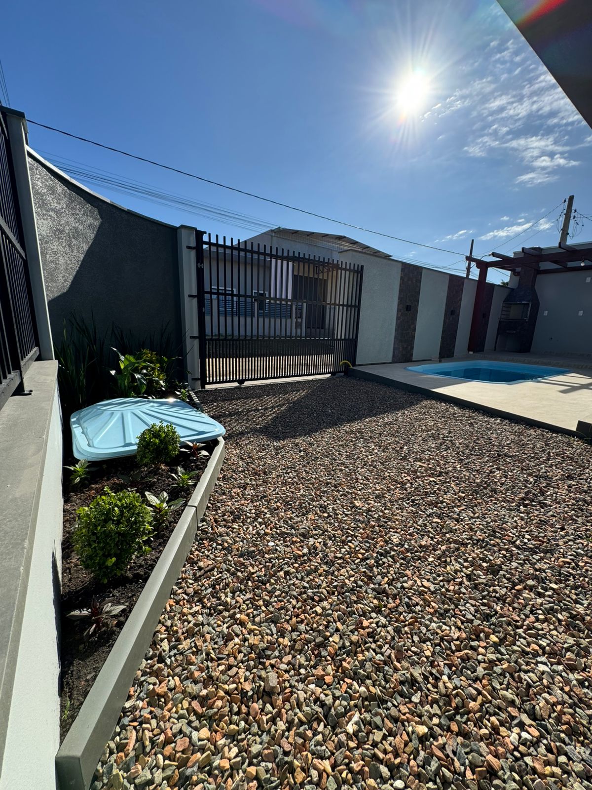 Casa nova, de esquina e com piscina prontinha para morar em Itajuba