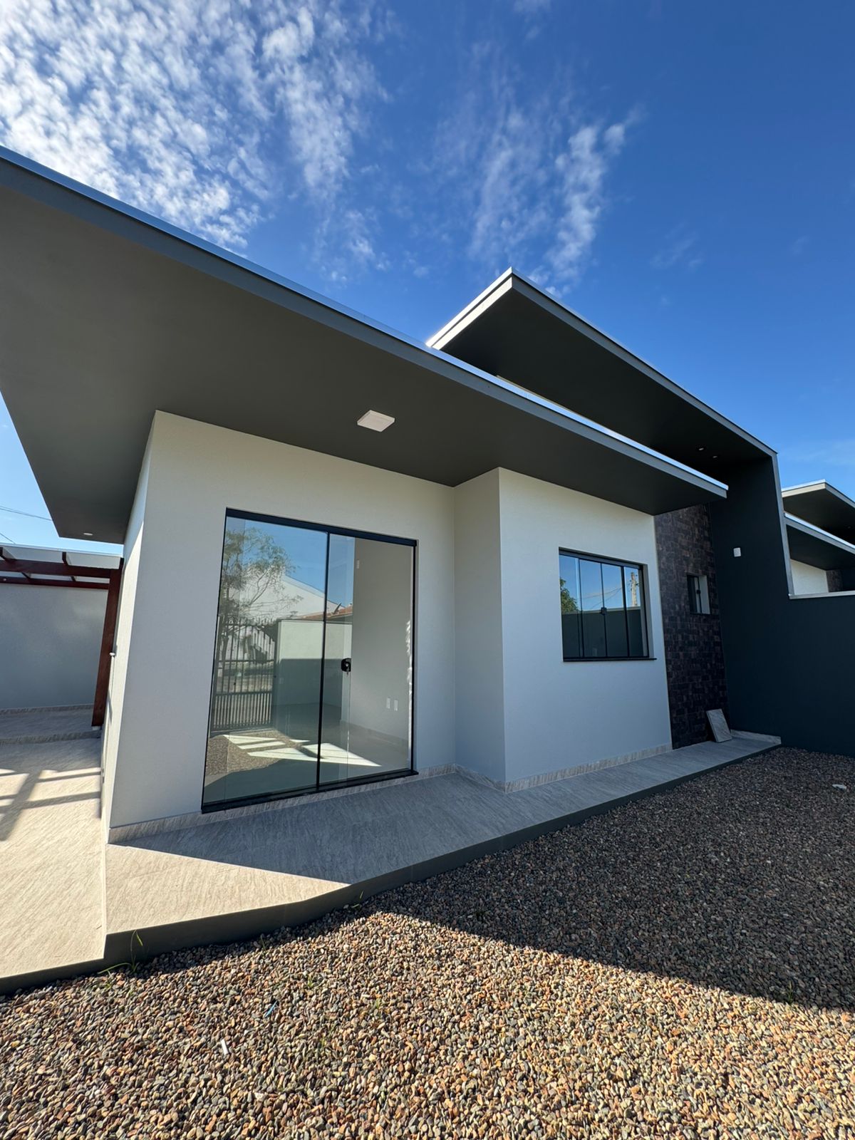Casa nova, de esquina e com piscina prontinha para morar em Itajuba