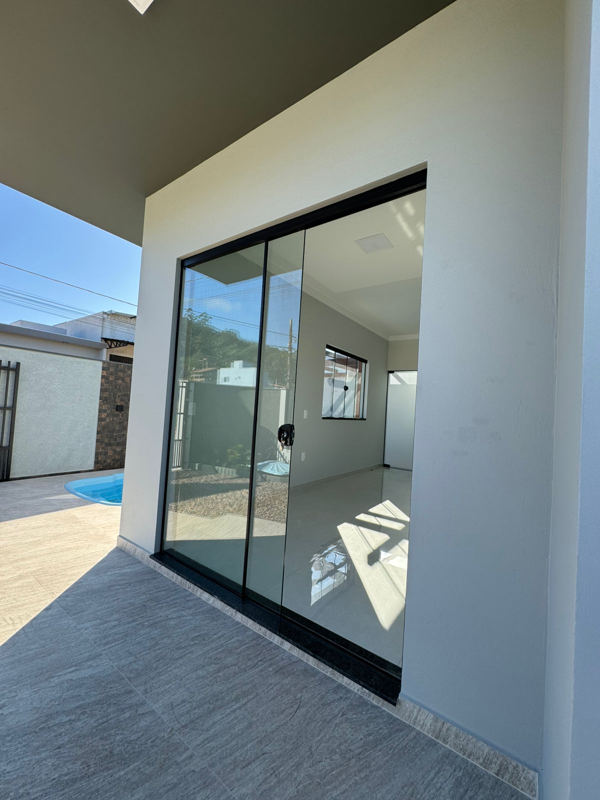 Casa nova, de esquina e com piscina prontinha para morar em Itajuba