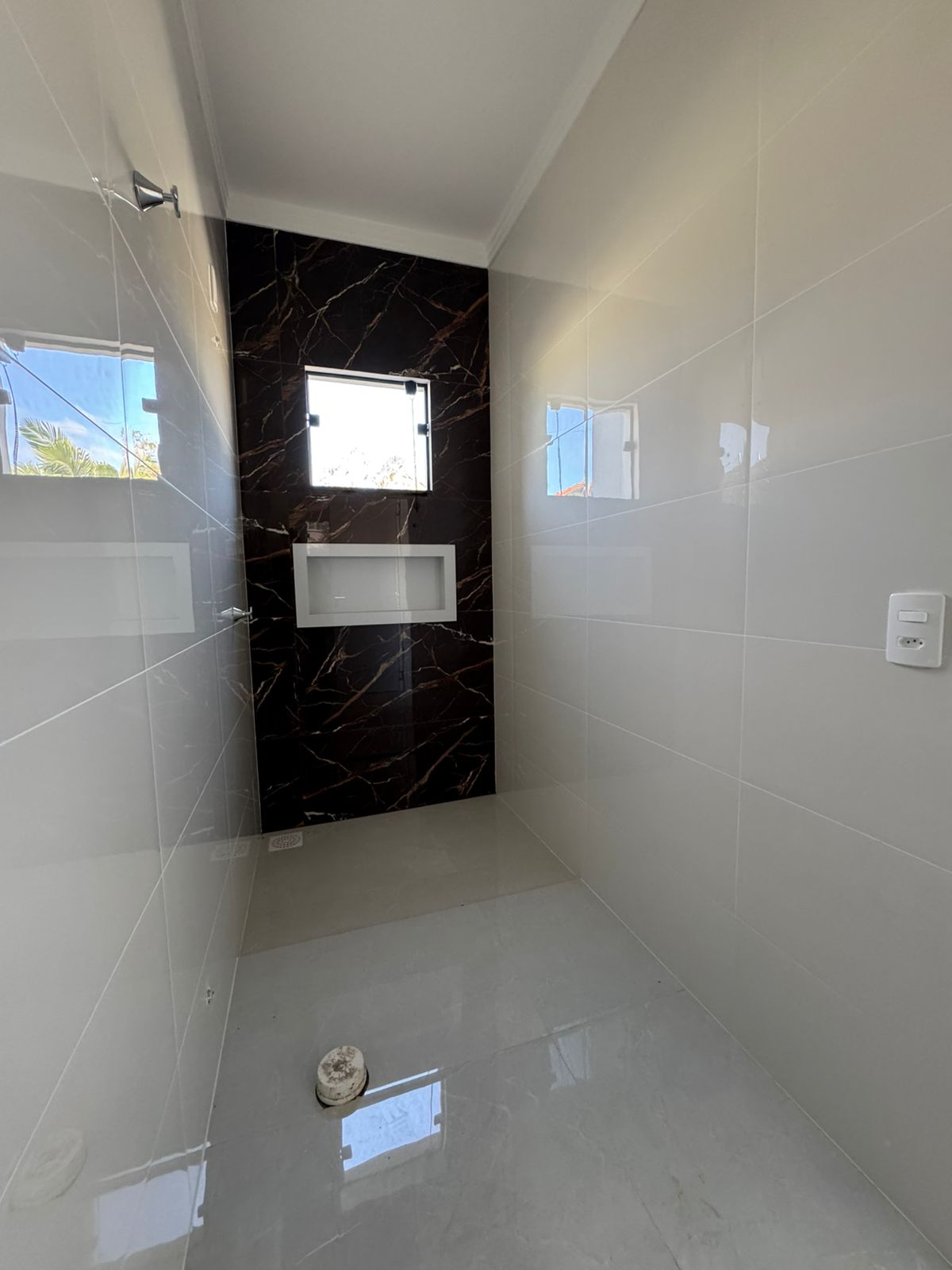 Casa nova, de esquina e com piscina prontinha para morar em Itajuba