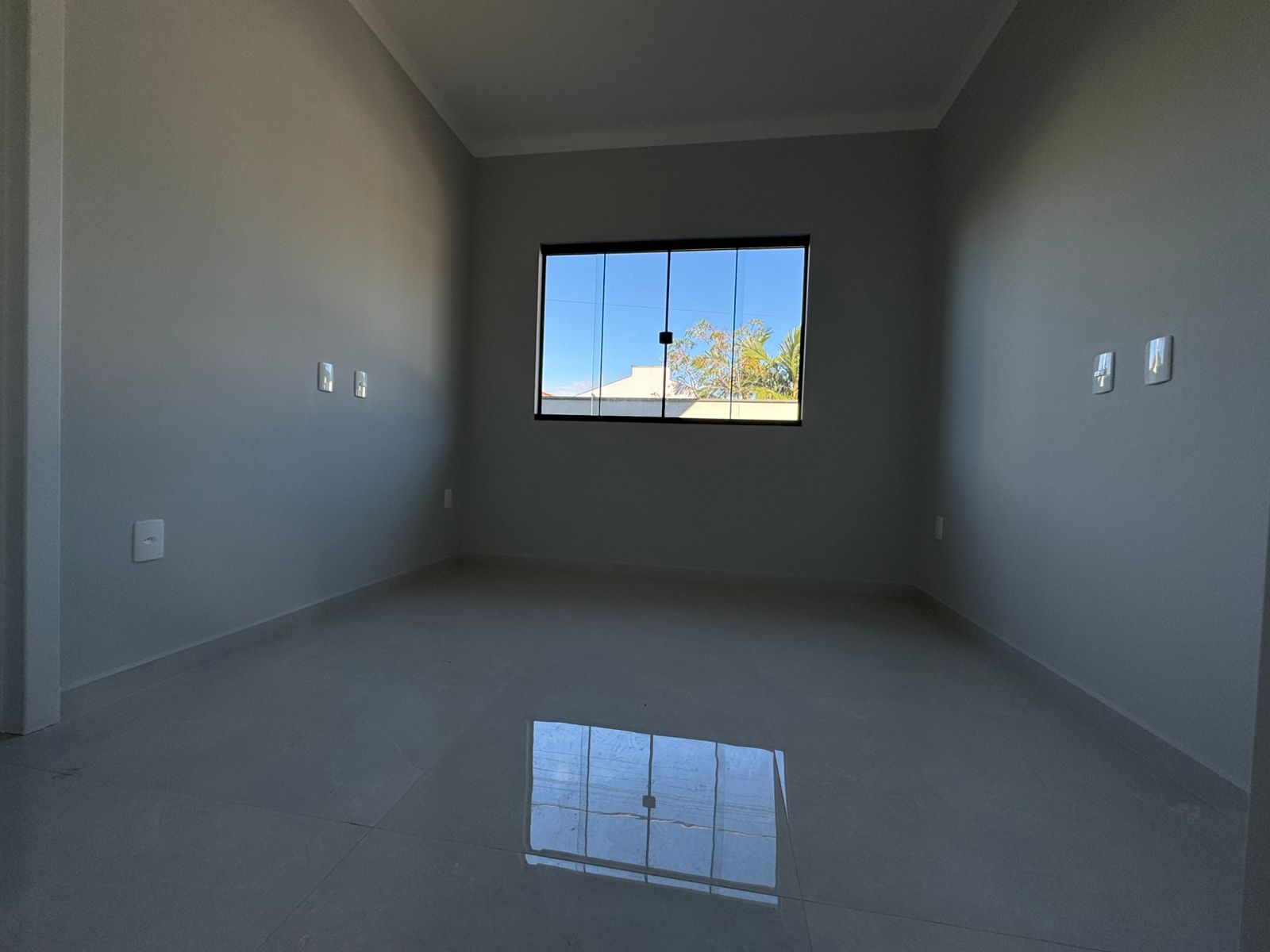 Casa nova, de esquina e com piscina prontinha para morar em Itajuba