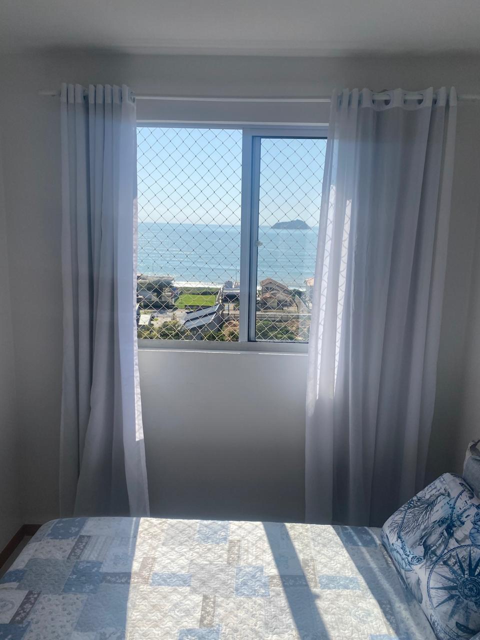 Apartamento 02 dormitórios mobiliado e com linda vista para o mar no Centro de Piçarras