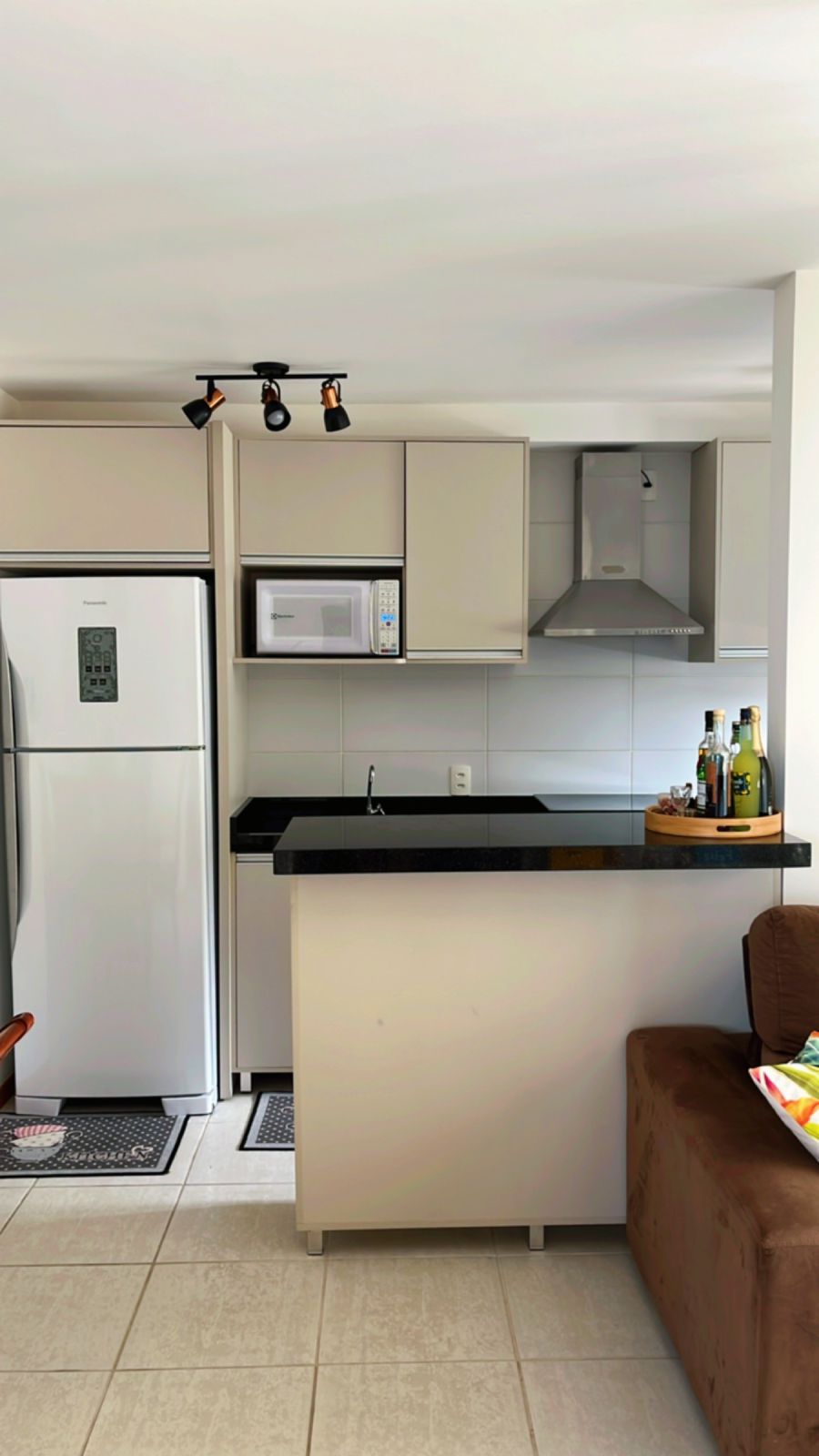 Apartamento 02 dormitórios mobiliado e com linda vista para o mar no Centro de Piçarras