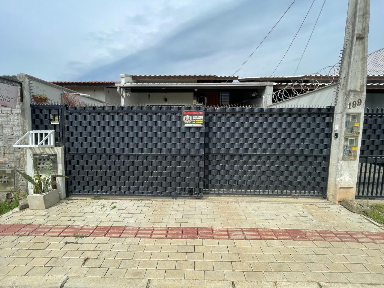 Casa geminada em Itajuba com Edícula - Oportunidade