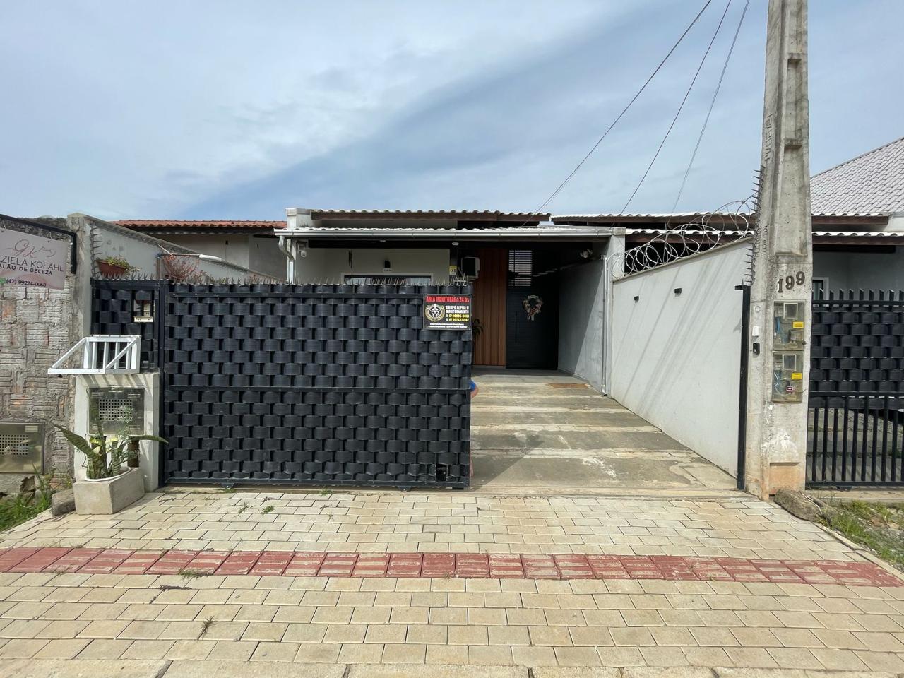 Casa geminada em Itajuba com Edícula - Oportunidade