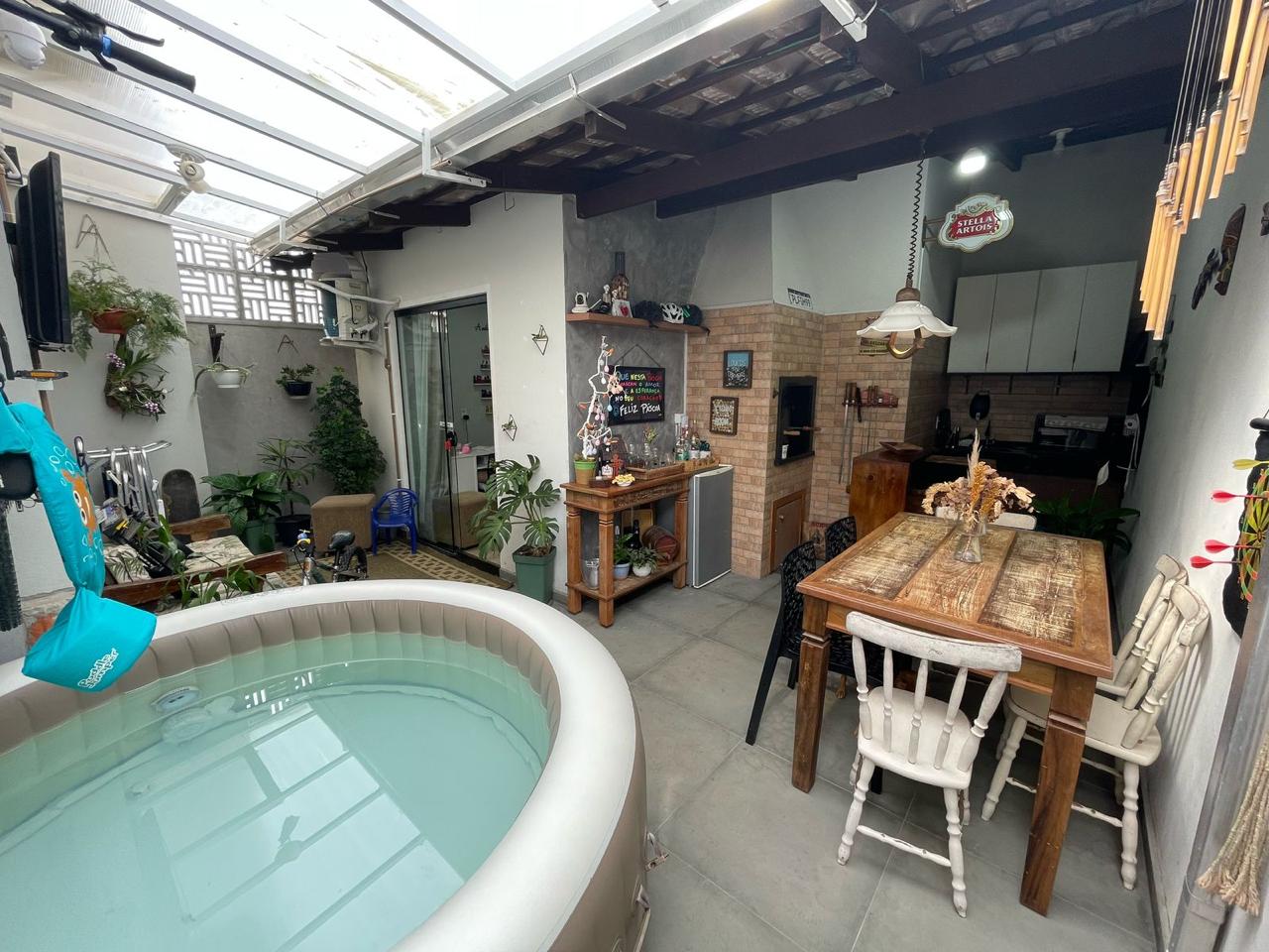 Casa geminada em Itajuba com Edícula - Oportunidade