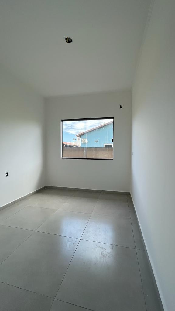 Casa Nova com Design Moderno, próximo ao Centro de Barra Velha!