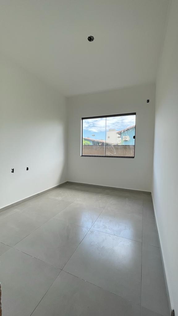 Casa Nova com Design Moderno, próximo ao Centro de Barra Velha!