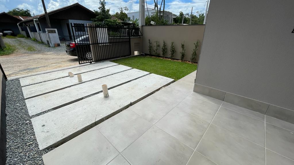 Casa Nova com Design Moderno, próximo ao Centro de Barra Velha!
