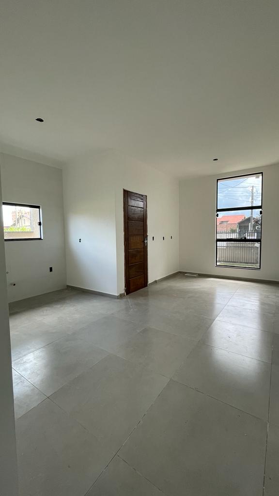 Casa Nova com Design Moderno, próximo ao Centro de Barra Velha!