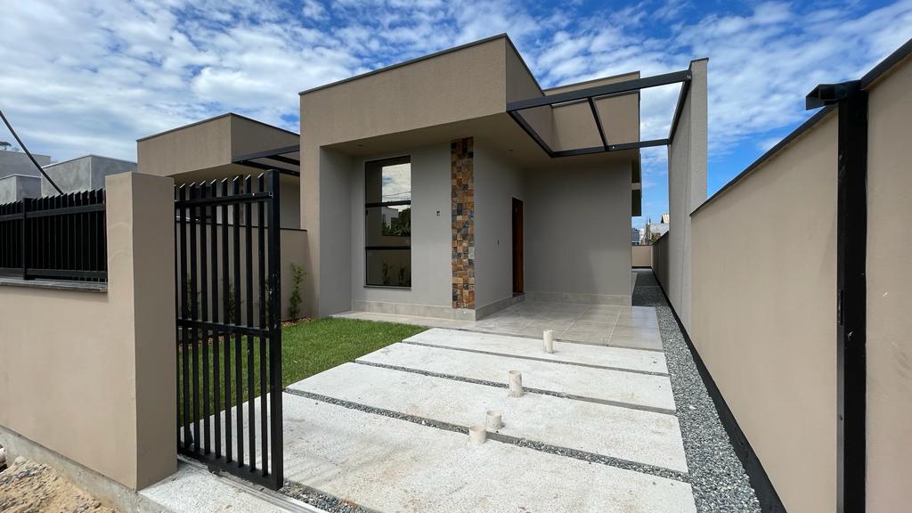 Casa Nova com Design Moderno, próximo ao Centro de Barra Velha!