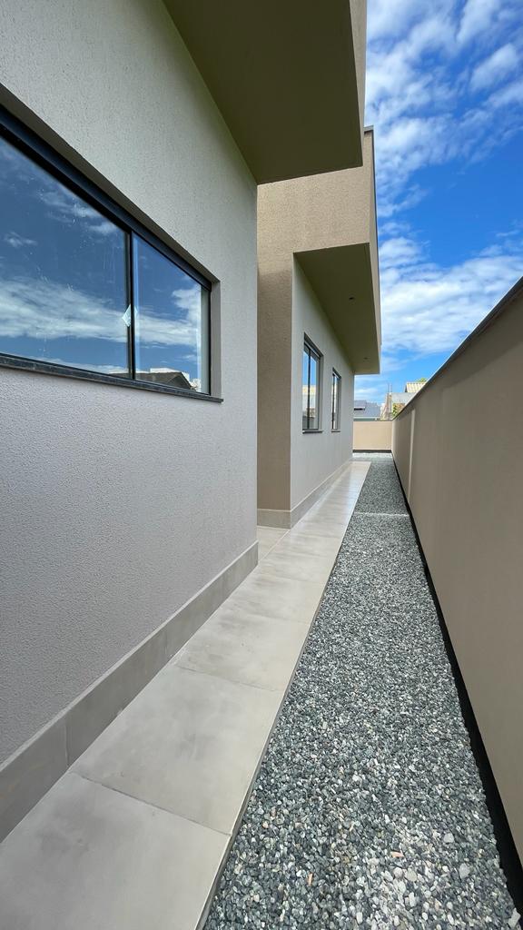Casa Nova com Design Moderno, próximo ao Centro de Barra Velha!