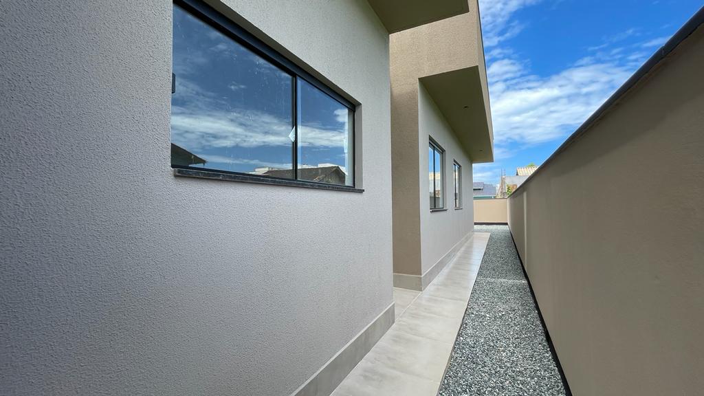 Casa Nova com Design Moderno, próximo ao Centro de Barra Velha!