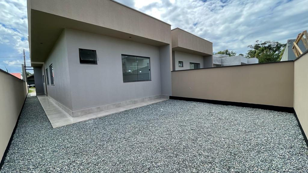Casa Nova com Design Moderno, próximo ao Centro de Barra Velha!