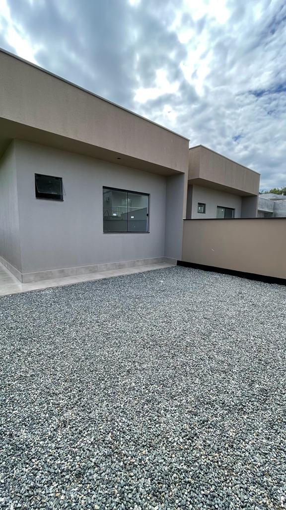 Casa Nova com Design Moderno, próximo ao Centro de Barra Velha!