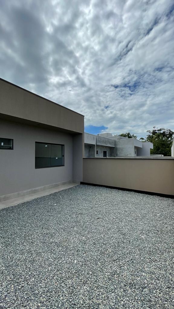 Casa Nova com Design Moderno, próximo ao Centro de Barra Velha!