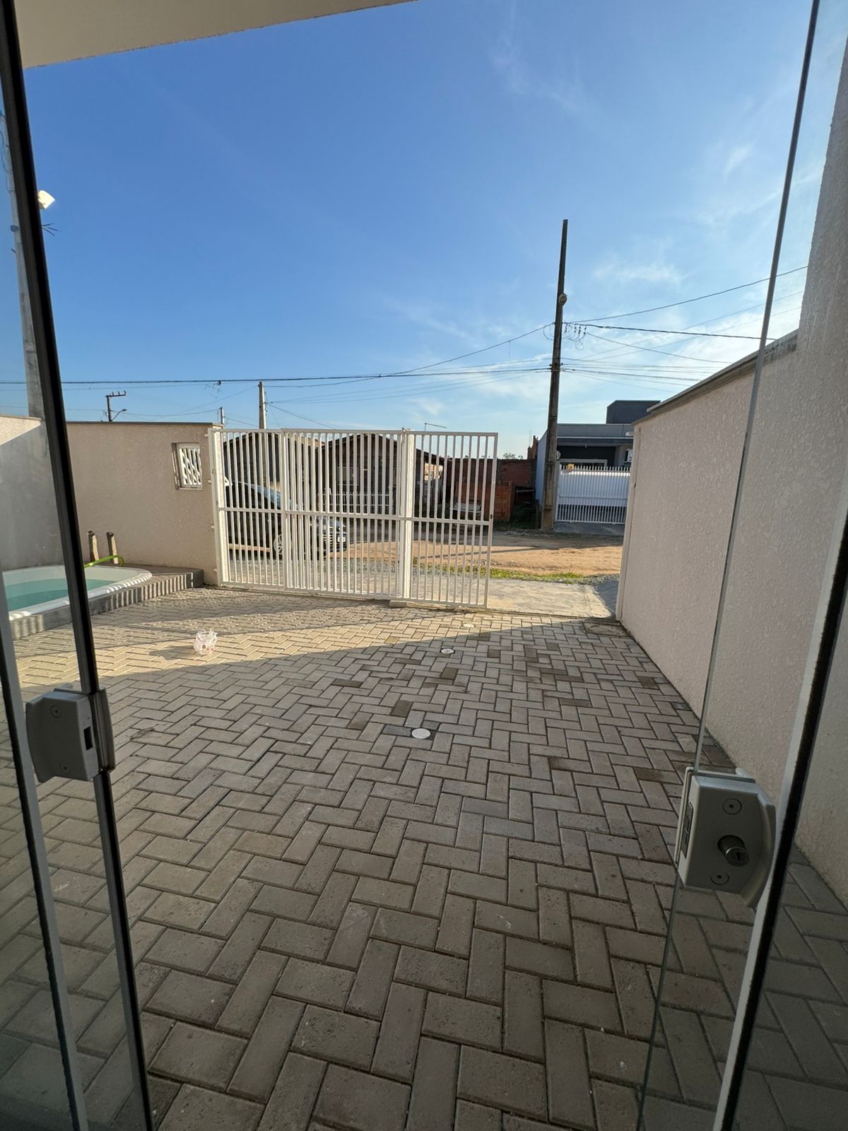 Sobrado NOVO com 02 suítes e piscina em Itajuba - EXCELENTE OPORTUNIDADE!