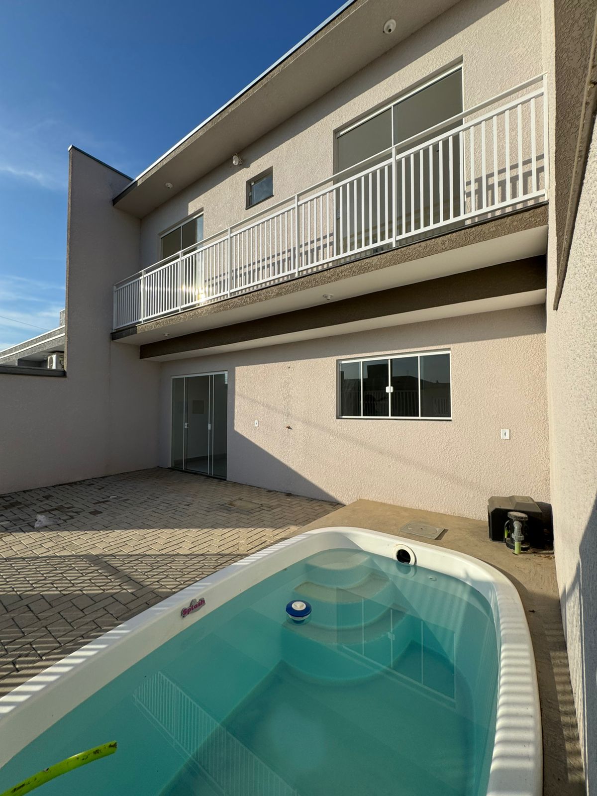 Sobrado NOVO com 02 suítes e piscina em Itajuba - EXCELENTE OPORTUNIDADE!