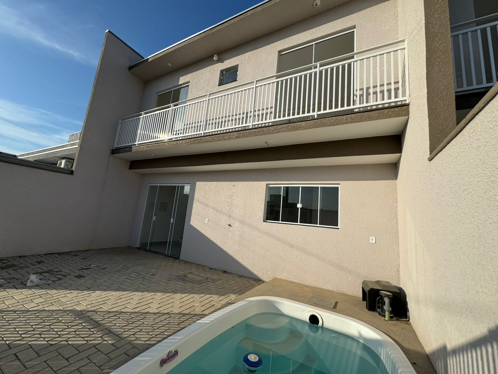 Sobrado NOVO com 02 suítes e piscina em Itajuba - EXCELENTE OPORTUNIDADE!