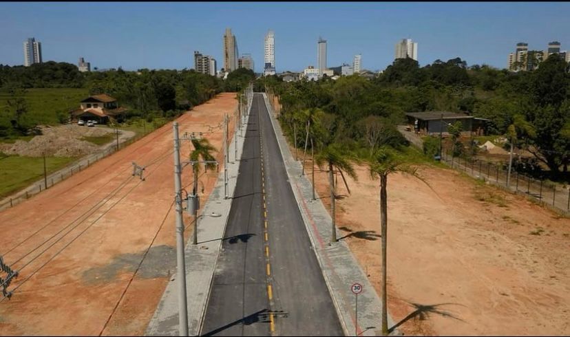 Terreno com 360m2 próximo ao Museu Oceanográfico e Komprão em Piçarras