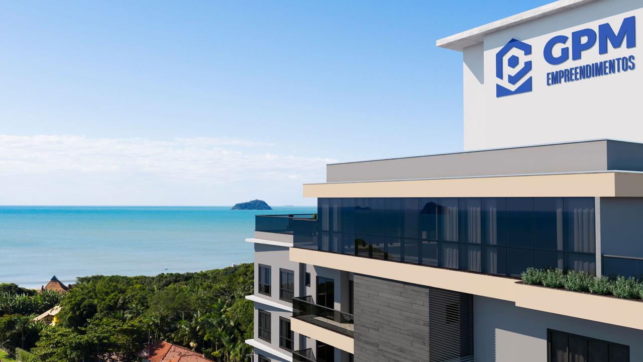 Apartamento com localização privilegiada no Centro de Piçarras a 200m do Mar