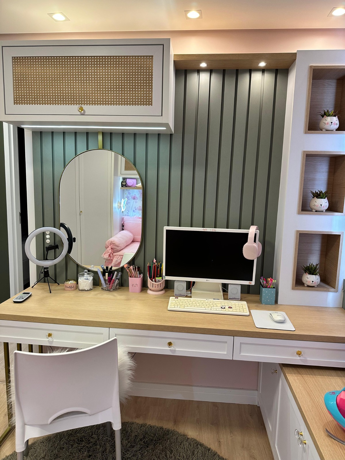 Apartamento finamente mobiliado no centro de Piçarras - 200 M DO MAR