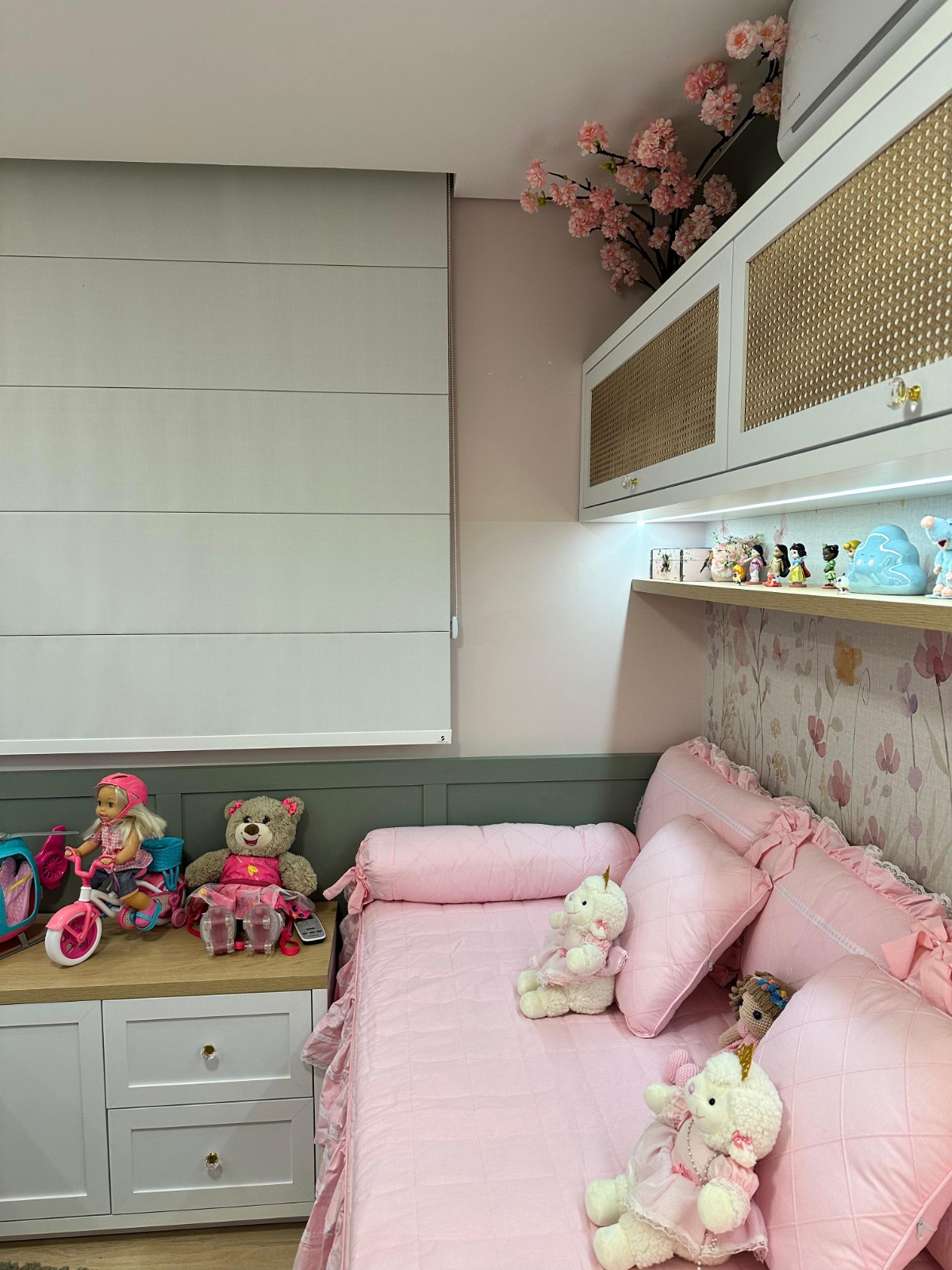 Apartamento finamente mobiliado no centro de Piçarras - 200 M DO MAR