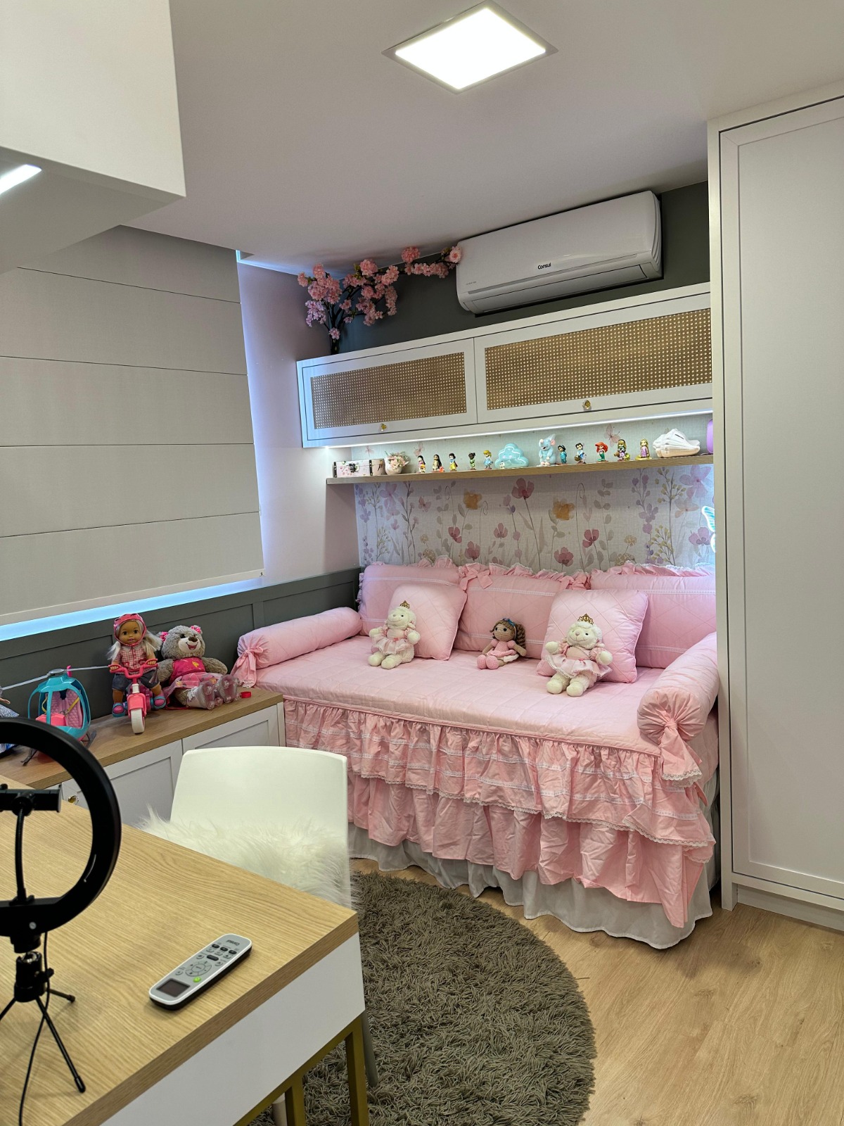 Apartamento finamente mobiliado no centro de Piçarras - 200 M DO MAR
