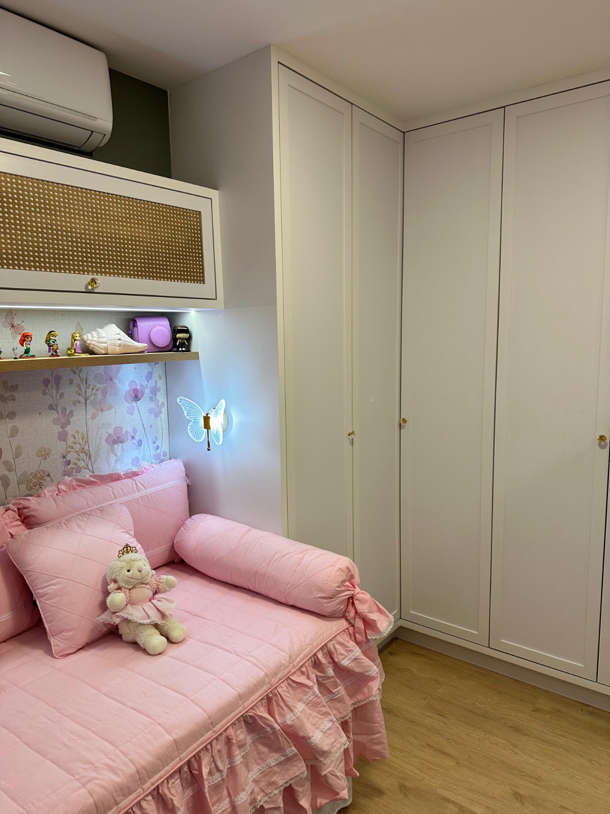 Apartamento finamente mobiliado no centro de Piçarras - 200 M DO MAR