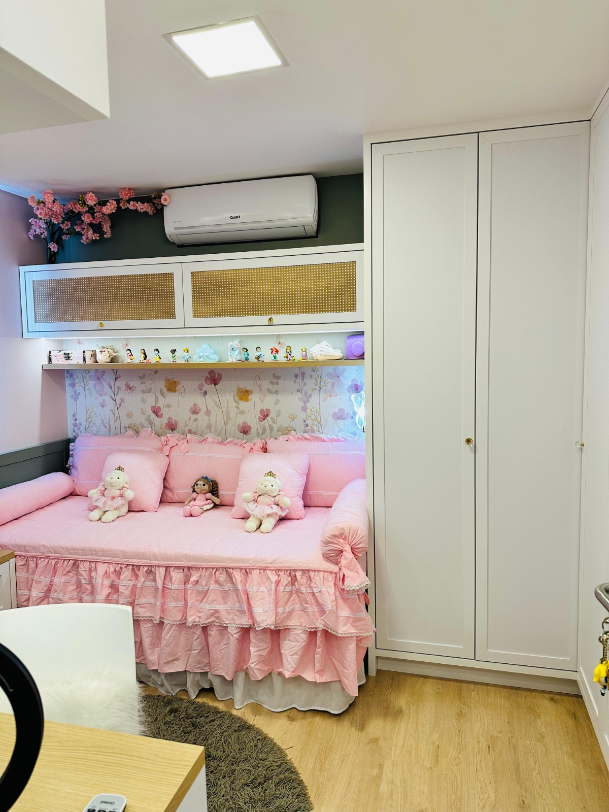 Apartamento finamente mobiliado no centro de Piçarras - 200 M DO MAR