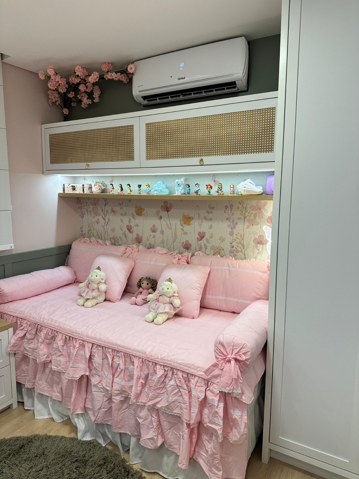 Apartamento finamente mobiliado no centro de Piçarras - 200 M DO MAR