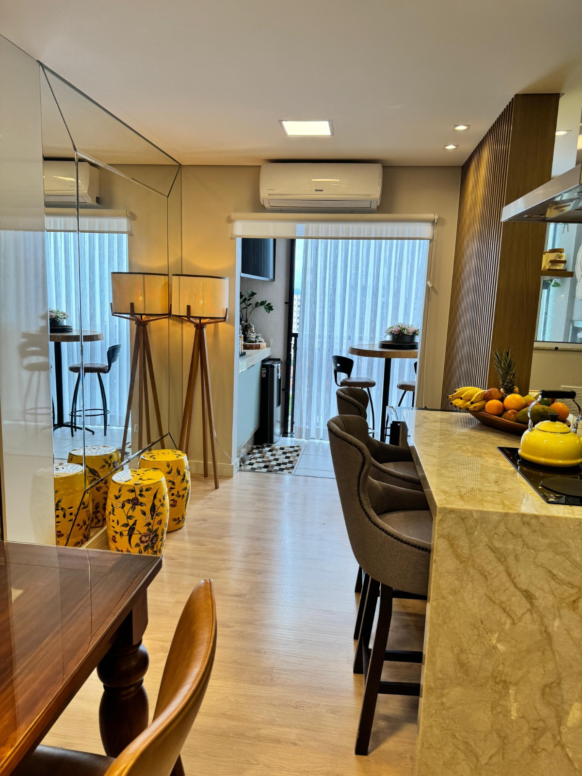 Apartamento finamente mobiliado no centro de Piçarras - 200 M DO MAR