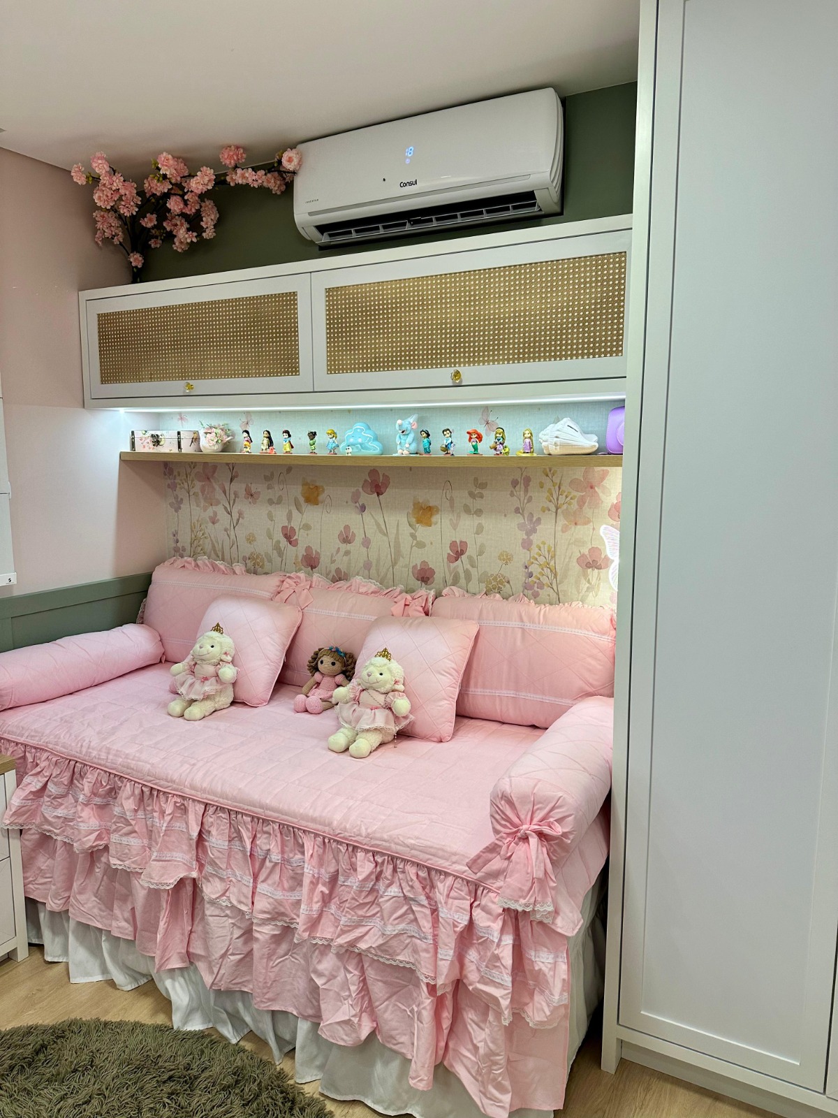 Apartamento finamente mobiliado no centro de Piçarras - 200 M DO MAR